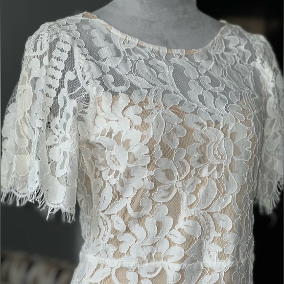 🩷 LULUS lace cream colored dress - sheer lined size medium - Picture 5 of 12